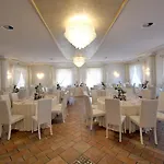 Hotel Relais Madonna Di Campagna 3*