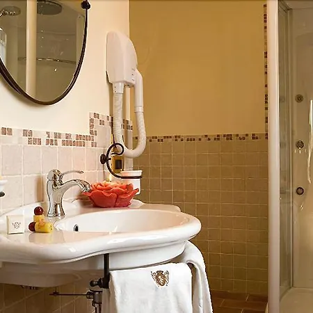 Relais Madonna Di Campagna Hotel 3*