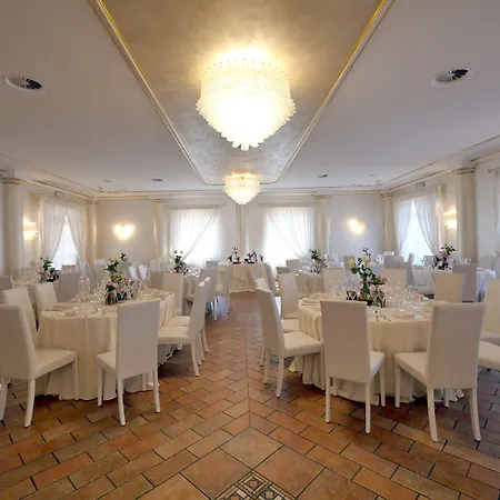 Hotel Relais Madonna Di Campagna 3*