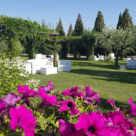 Relais Madonna Di Campagna Hotel 3*