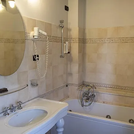 Relais Madonna Di Campagna Hotel