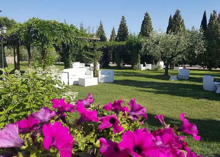 Relais Madonna Di Campagna Hotel 3*